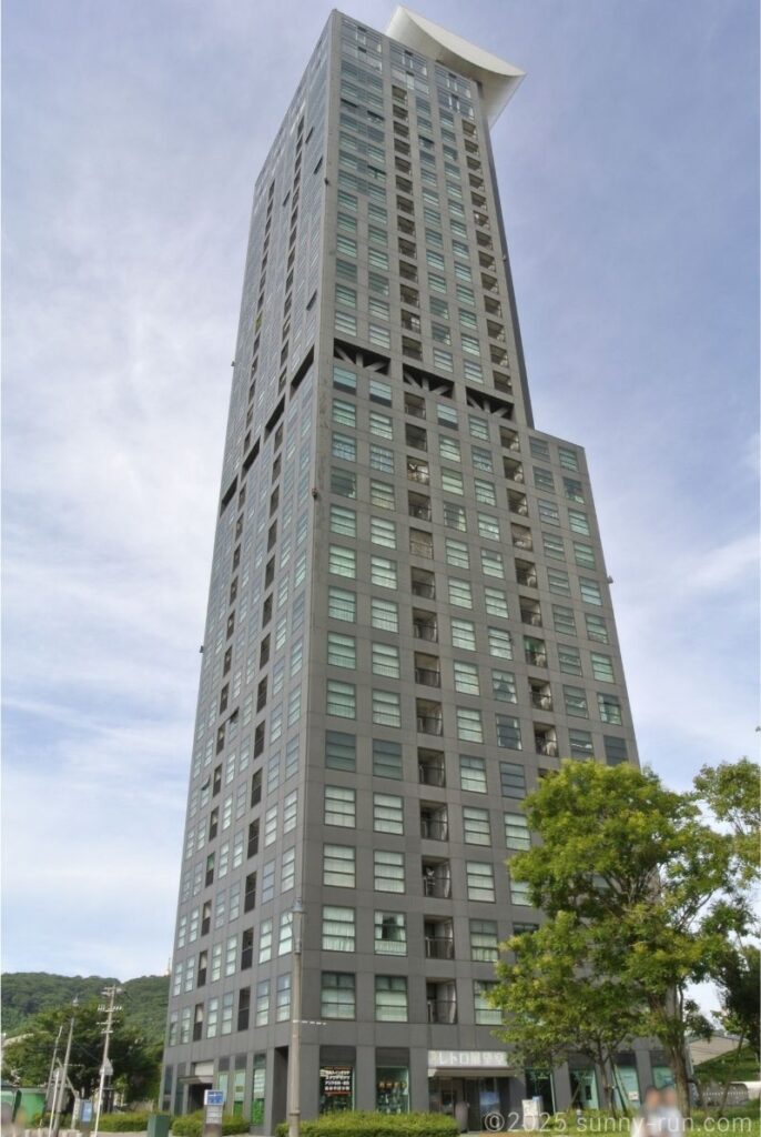 高層マンション「タワーハイマート」の31階に門司港レトロ展望室がある