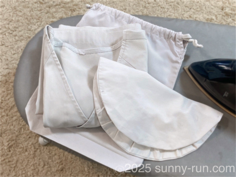 洗濯してアイロンを掛けた給食当番着