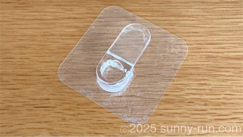 ５年以上使用して貼りつかなくなった、セリアの「フィルムフックコップホルダー」