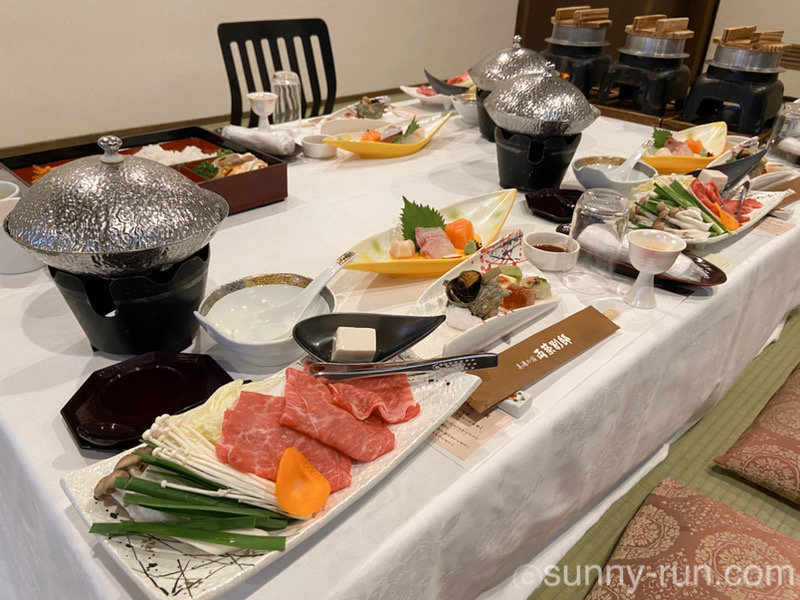 両築別邸の夕食部屋食で用意された大人の和食会席料理